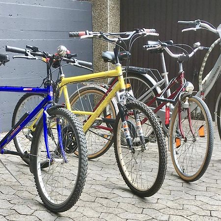 Living At Saarpartments -Adults Only- 2 Bedroom, Netflix - Business & Holiday Apartments For Long- And Short Term Stay, 3 Min To Train Station, Secure E-Bike Parking! Саарбрюккен Экстерьер фото