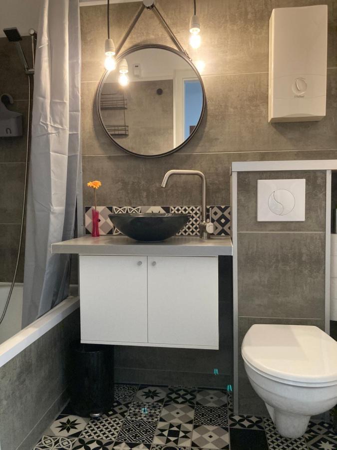 Living At Saarpartments -Adults Only- 2 Bedroom, Netflix - Business & Holiday Apartments For Long- And Short Term Stay, 3 Min To Train Station, Secure E-Bike Parking! Саарбрюккен Экстерьер фото