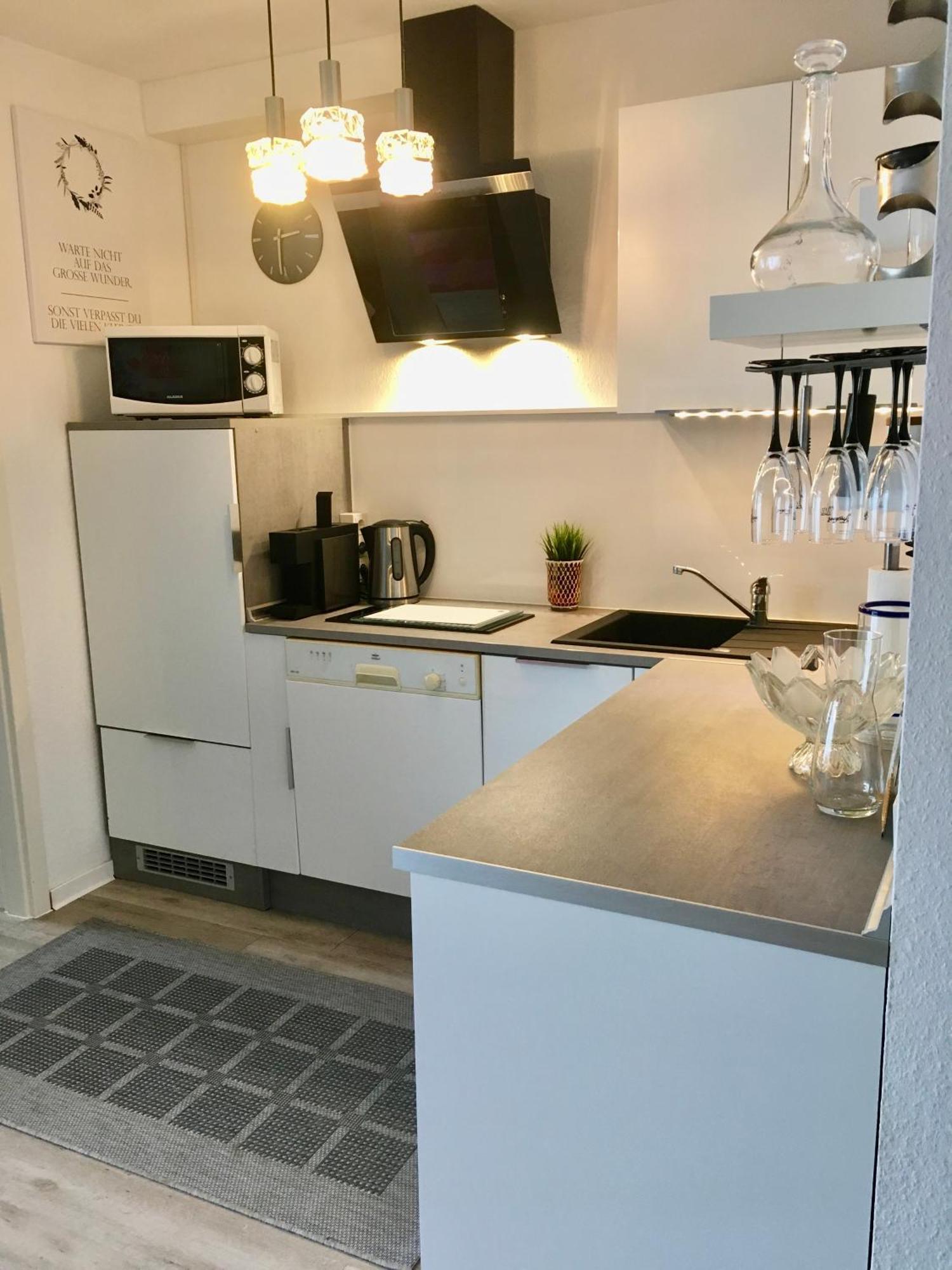 Living At Saarpartments -Adults Only- 2 Bedroom, Netflix - Business & Holiday Apartments For Long- And Short Term Stay, 3 Min To Train Station, Secure E-Bike Parking! Саарбрюккен Экстерьер фото