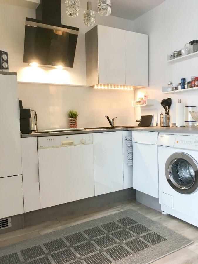 Living At Saarpartments -Adults Only- 2 Bedroom, Netflix - Business & Holiday Apartments For Long- And Short Term Stay, 3 Min To Train Station, Secure E-Bike Parking! Саарбрюккен Экстерьер фото